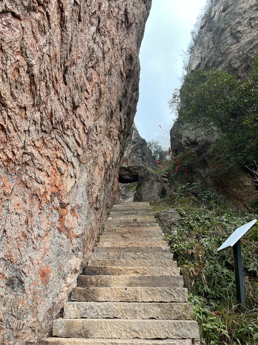 GoGoPRTEAM's tweet photo. Feeling stuck Today’s the day to push past limits, embrace that tiny step outside your comfort zone—growth only happens when you dare to break through! https://t.co/q6odpHdxIo