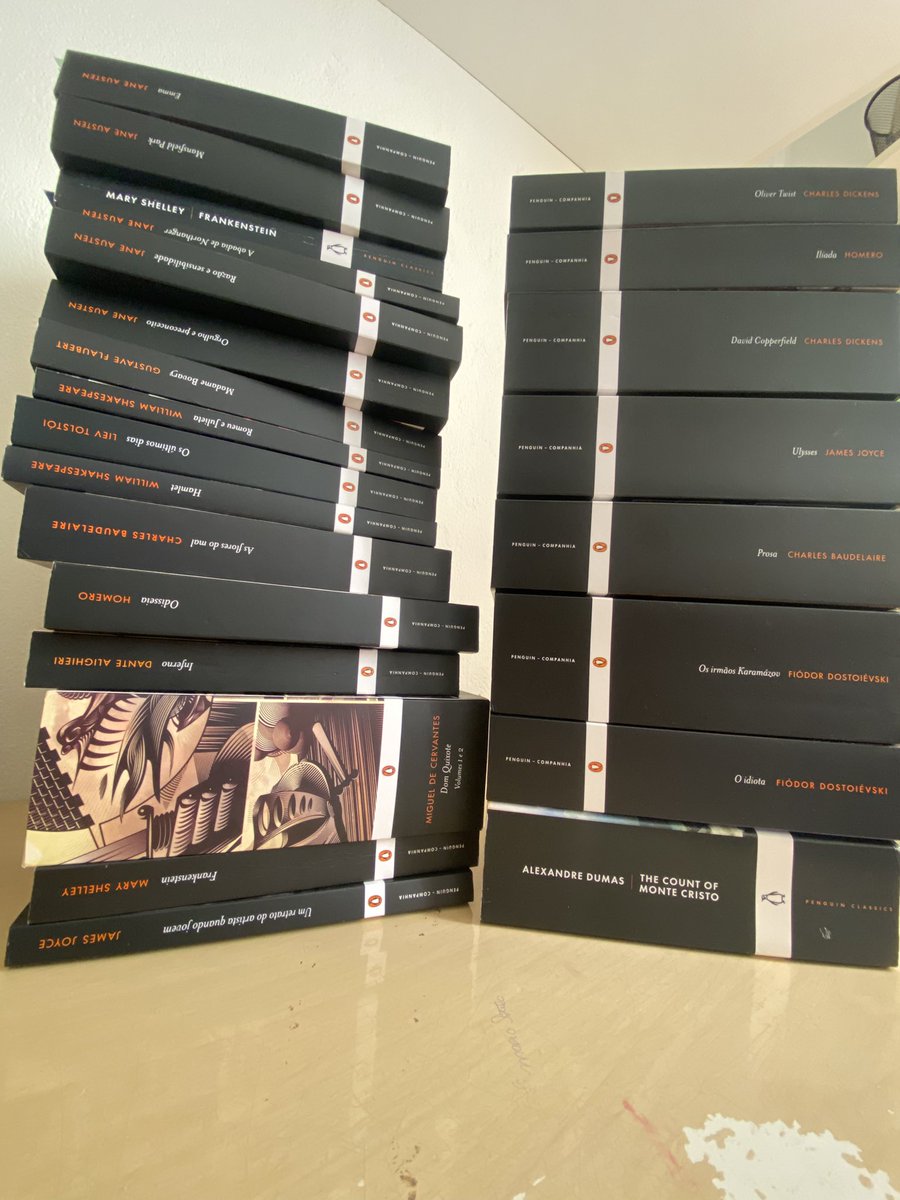 istela_dos's tweet photo. alguém pode me explicar como um penguin escreveu todos esses livros?? 
gostaria muito de saber https://t.co/T1y1OZYHQO