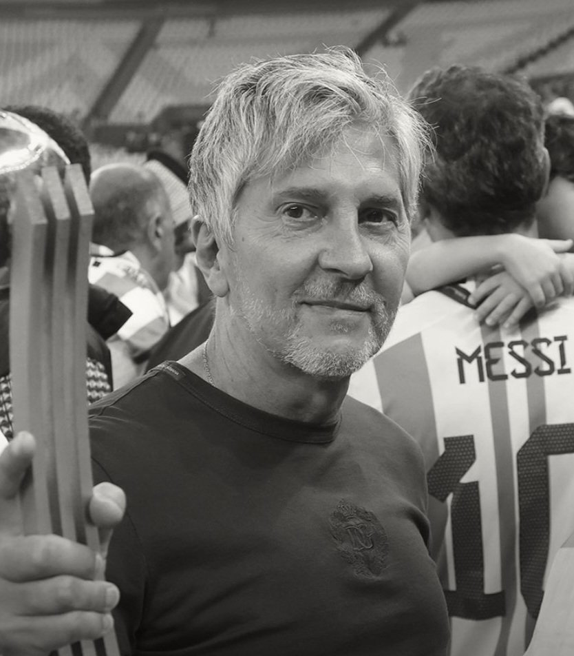 COTM_2's tweet photo. Jorge Messi, el padre de Leonel Messi, lamentablemente ha fallecido a los 68 años. https://t.co/HxWSqzl7RK