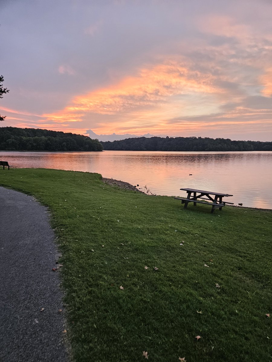 frchuck's tweet photo. Pix from Freeman Lake in Etown this morning.
@WDRBNews https://t.co/BZpswQqjuz