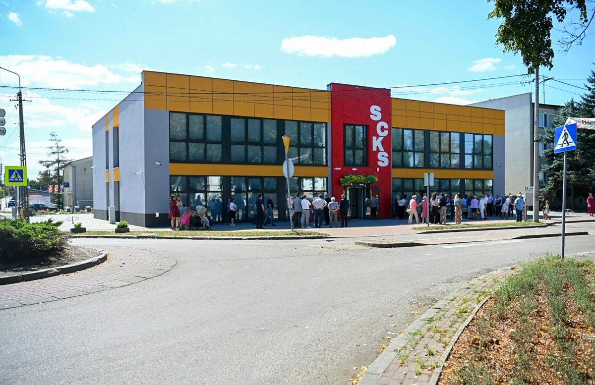 StruzikAdam's tweet photo. Samorządowe Centrum Kulturalno-Społeczne w Jabłonnie Lackiej już w nowym budynku. Wspaniała przestrzeń do rozwijania pasji i zainteresowań. Inwestycję wsparł @SejmikMaz w ramach #programywsparcia. https://t.co/uHyOIzVJG9