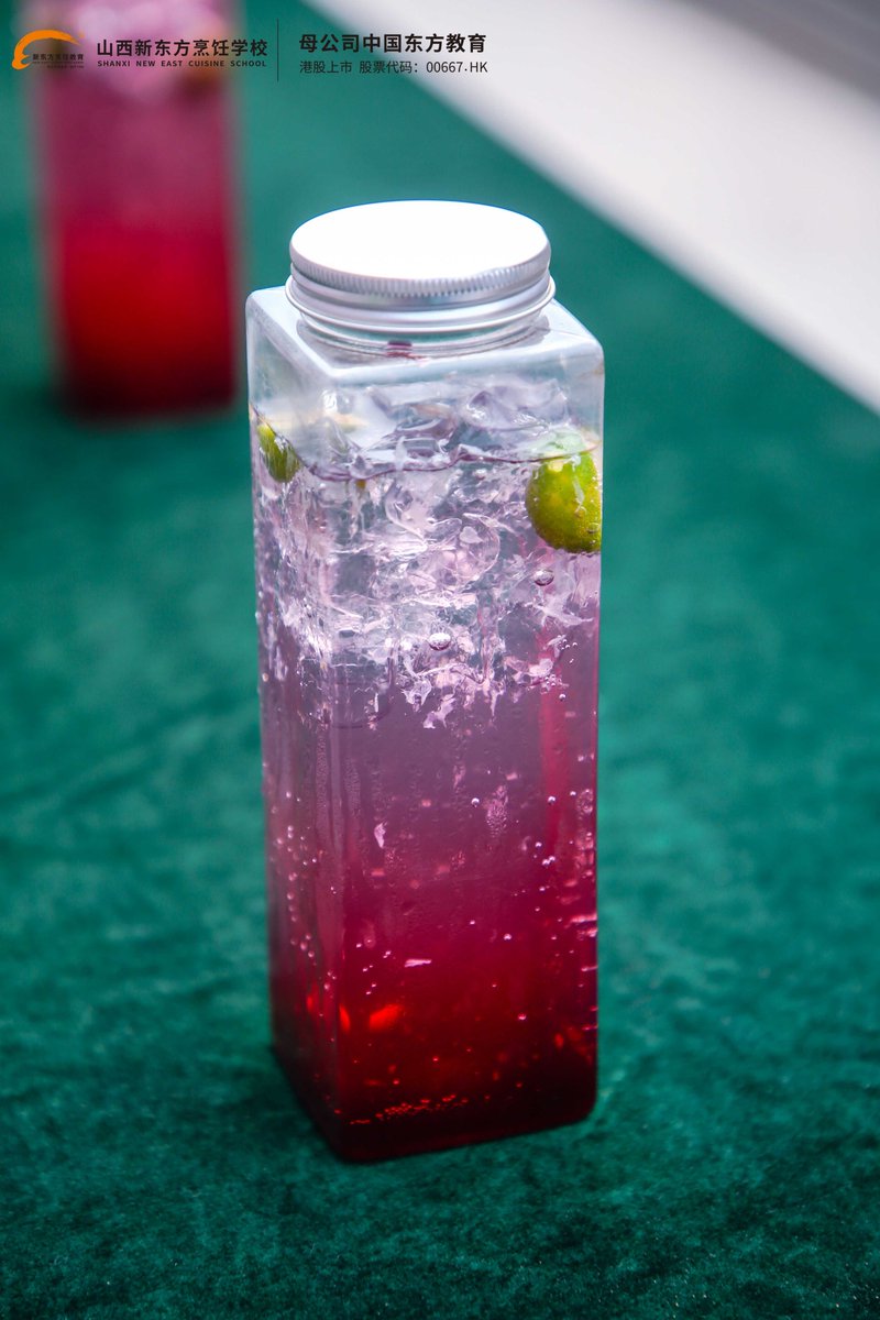Brian191763's tweet photo. [Whip up a 2-min iced peach green tea: steep green tea, muddle peach slices, top with ice u0026 a mint sprig. Perfect quick pick-me-up!] https://t.co/PPM3eupW56