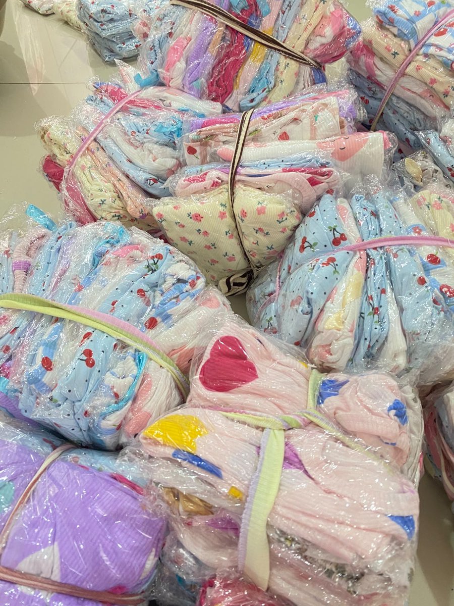 pwisluv's tweet photo. Haii wargaaa, kalau ada yg mau coba jualan, aku kebetulan lagi buka reseller baju anak nihh. Mulai 20ribuan aja, bisa grosir/eceran. Kalau mau info boleh chat aku yaa 🤍

#zonauang https://t.co/mZQlyQIYZN