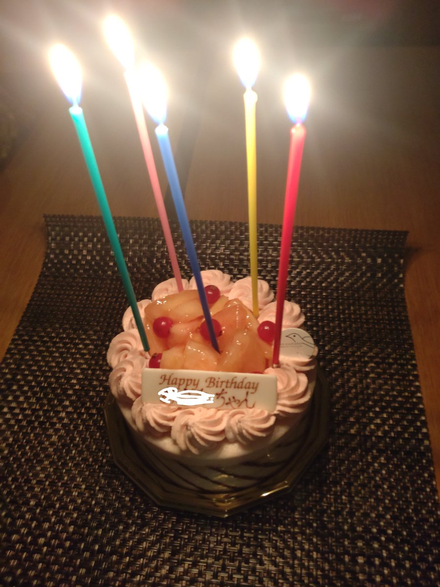 82588sssa's tweet photo. 今年のケーキは🍑
美味しかった😋

 #アテスウェイ https://t.co/NHrlUGJlOz
