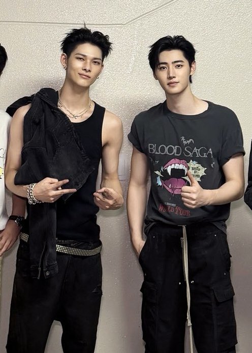 120809gallery's tweet photo. DAMN HOONKI https://t.co/bRux6RfqPj