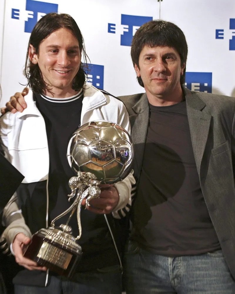 Bonmatimessi's tweet photo. he sacrificed everything to give his son a shot at a normal life and to live his dreams as a footballer. whatever the case may be, thank you jorge messi 🙏 🥲 https://t.co/ZeEaRvPGqi