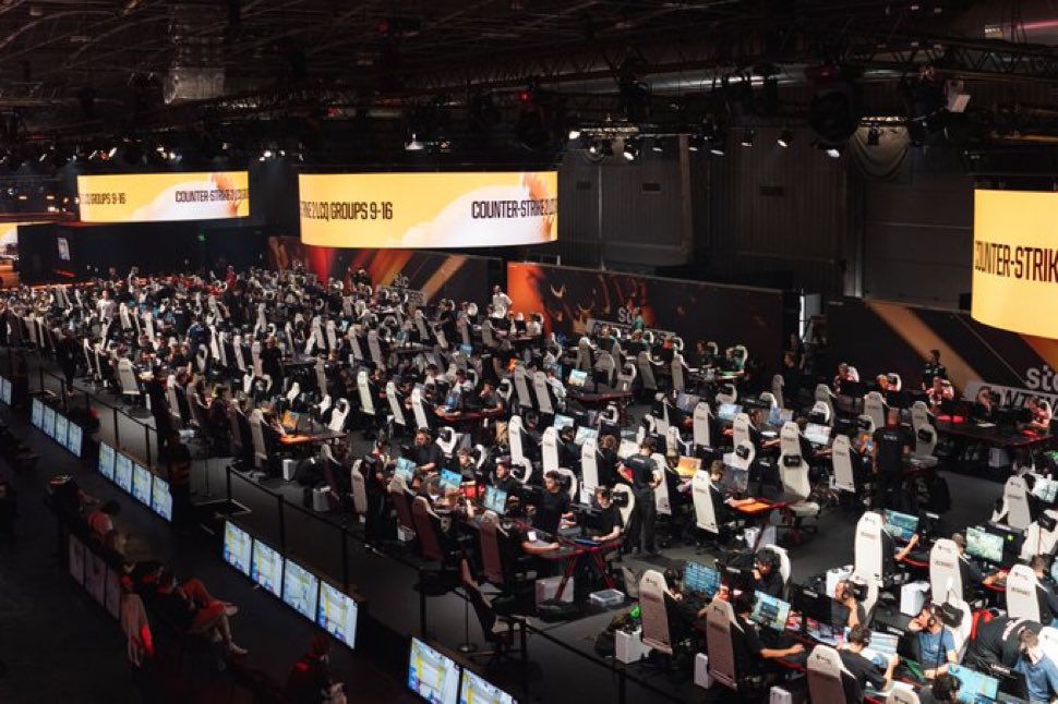contrariocs's tweet photo. Que imagem espetacular do classificatório da EWC lá em Paris. 

Counter-Strike ❤️

📸 EWC https://t.co/aWQ660yIul
