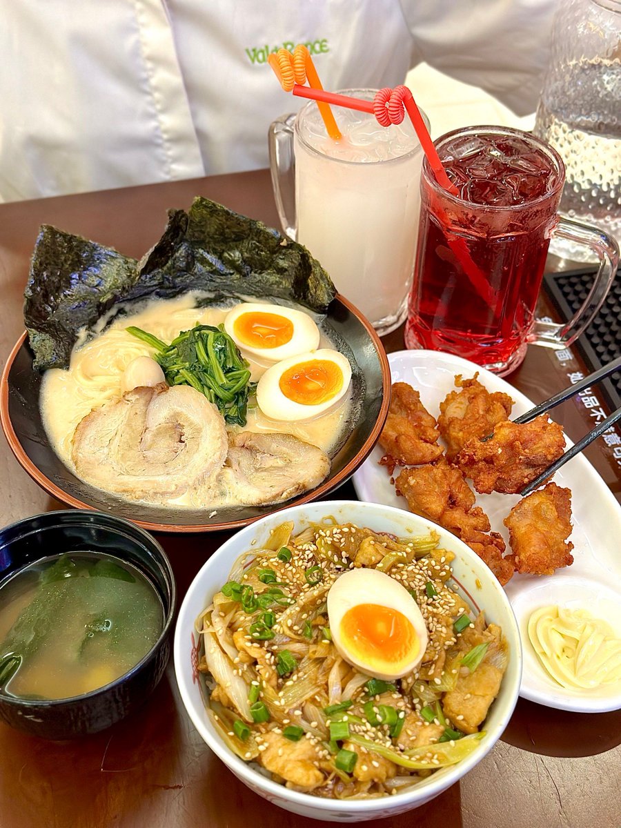 Albert43384's tweet photo. Just found the coziest hole-in-the-wall ramen shop in downtown! Rich tonkotsu broth, perfectly chewy noodles, and that soft-boiled egg with runny yolk Chef’s kiss Worth every penny and already planning my next visit https://t.co/Jqa4WG6XlL