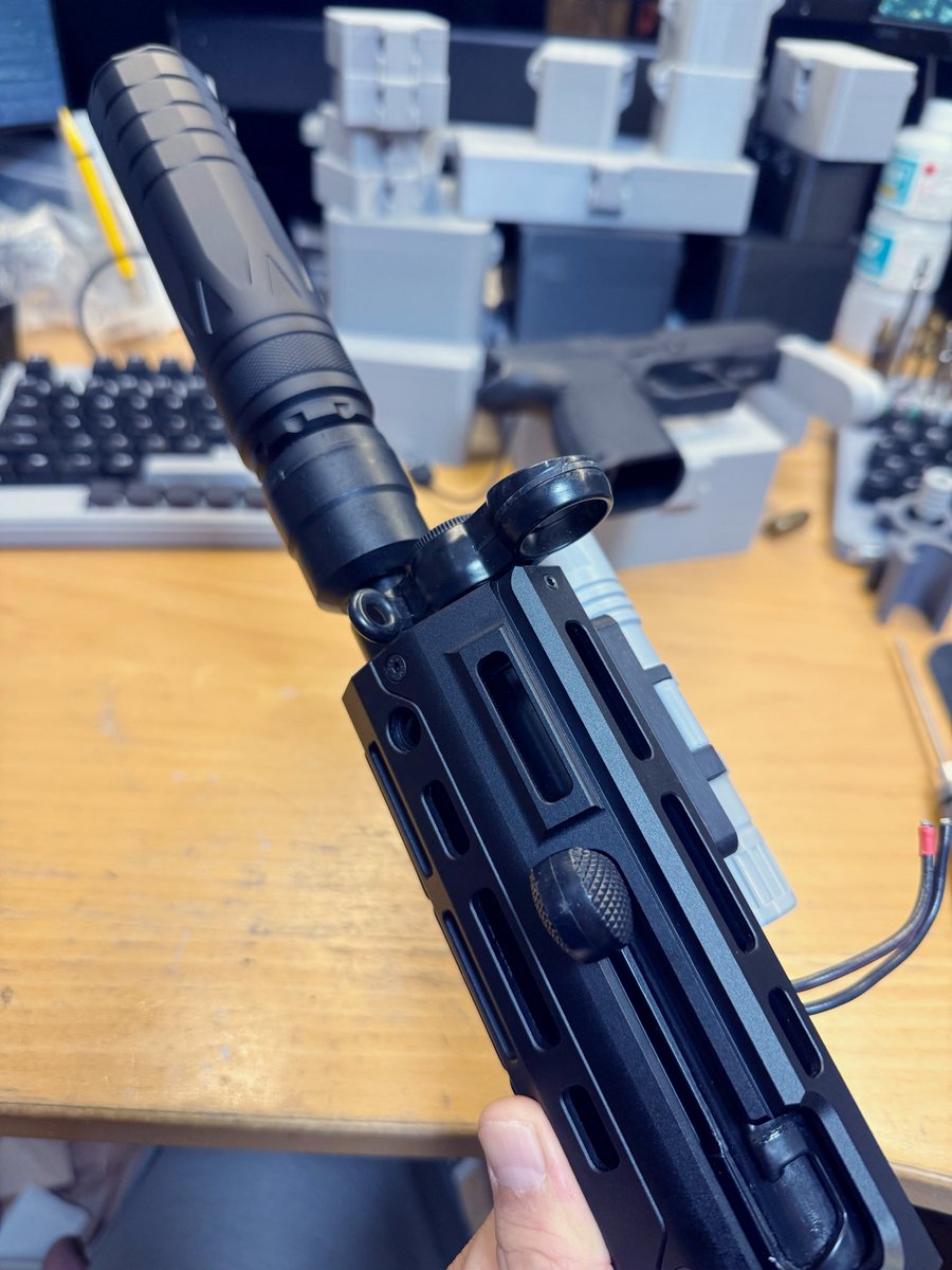 HAYAT03REU's tweet photo. なんとなく着けてみたけど、次世代MP5付属のアダプターと外径が近いので結構いい感じだな。
#AURAMIST
#ACETECH https://t.co/vf0JcDW4gb