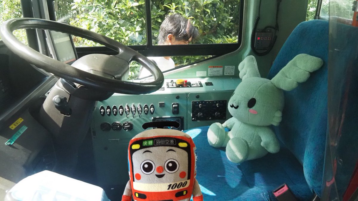 Nanasee_007's tweet photo. 西武バスの西武電車の黄色バスの展示があったきゅん。
黄色だけでなく、車内の座席のシートや壁も電車そのままだきゅん。運転席にエンジェが座ってたきゅん

#西武電車フェスタ2026#西武バス#バス#けいきゅん https://t.co/4L8DmMynw0