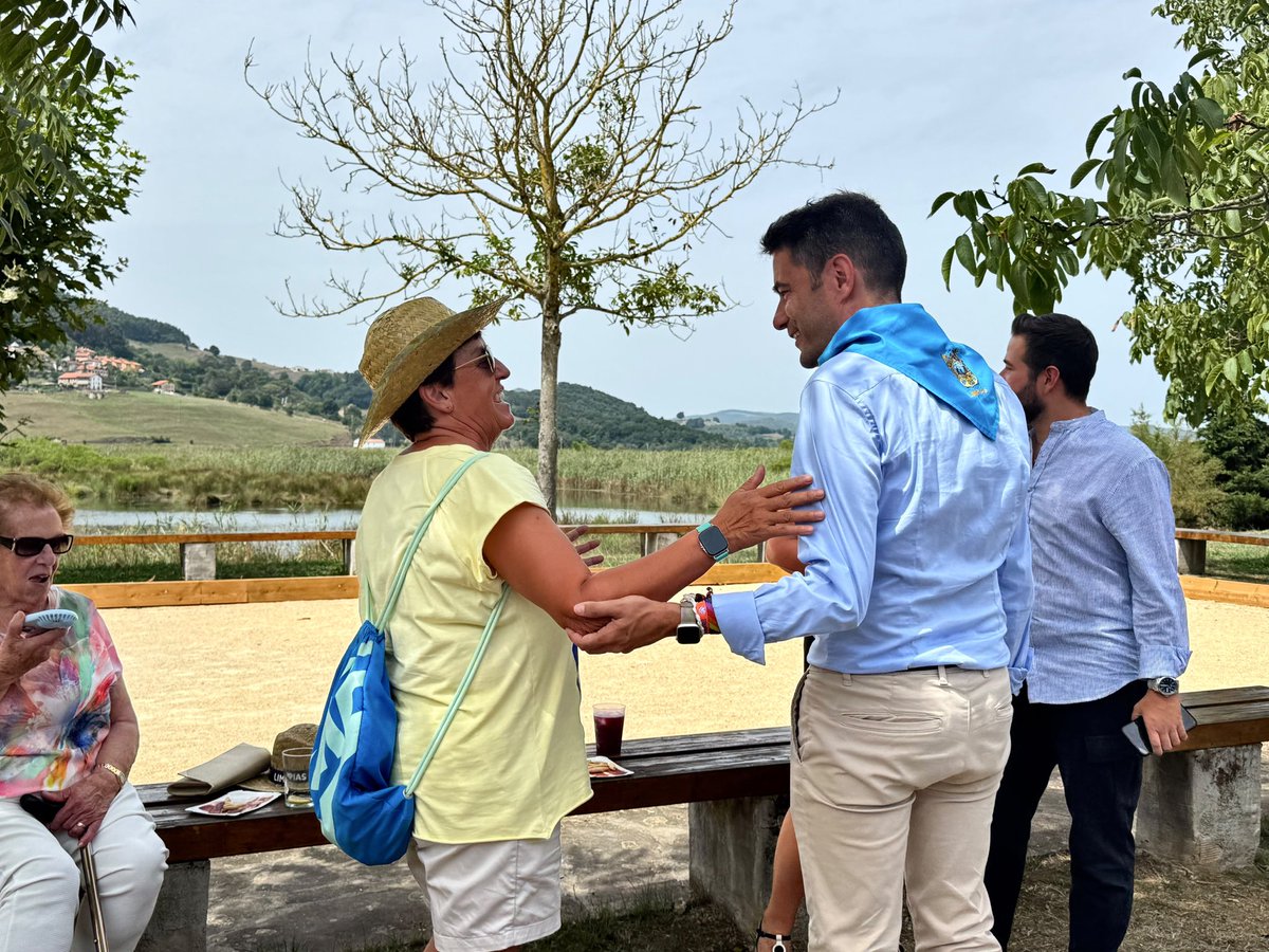 DelegGobCANT's tweet photo. 📸El delegado del Gobierno en #Cantabria, @pedro_casares, ha asistido este sábado a las fiestas de Santa Isabel en #Limpias donde se ha celebrado el tradicional concurso de paellas. https://t.co/AK7T1E3fTq