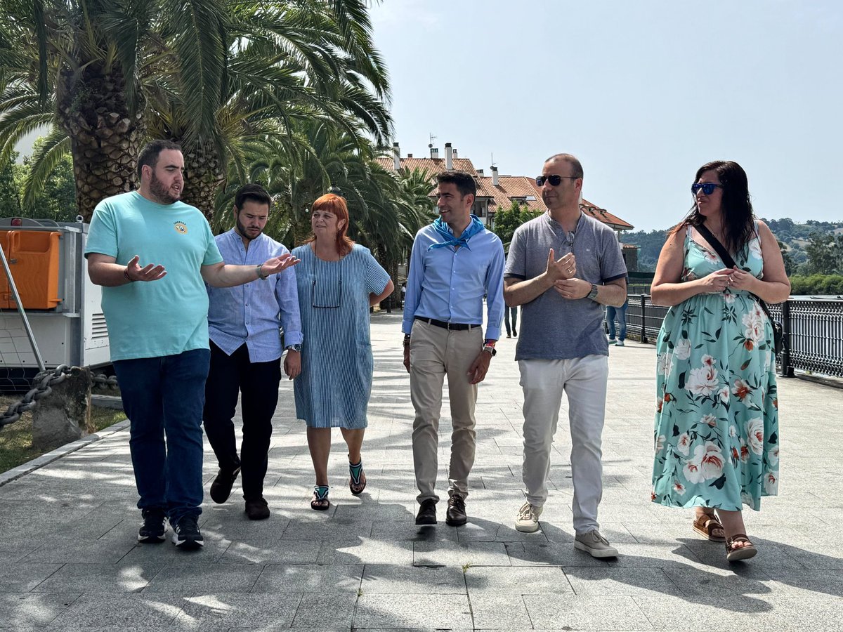 DelegGobCANT's tweet photo. 📸El delegado del Gobierno en #Cantabria, @pedro_casares, ha asistido este sábado a las fiestas de Santa Isabel en #Limpias donde se ha celebrado el tradicional concurso de paellas. https://t.co/AK7T1E3fTq