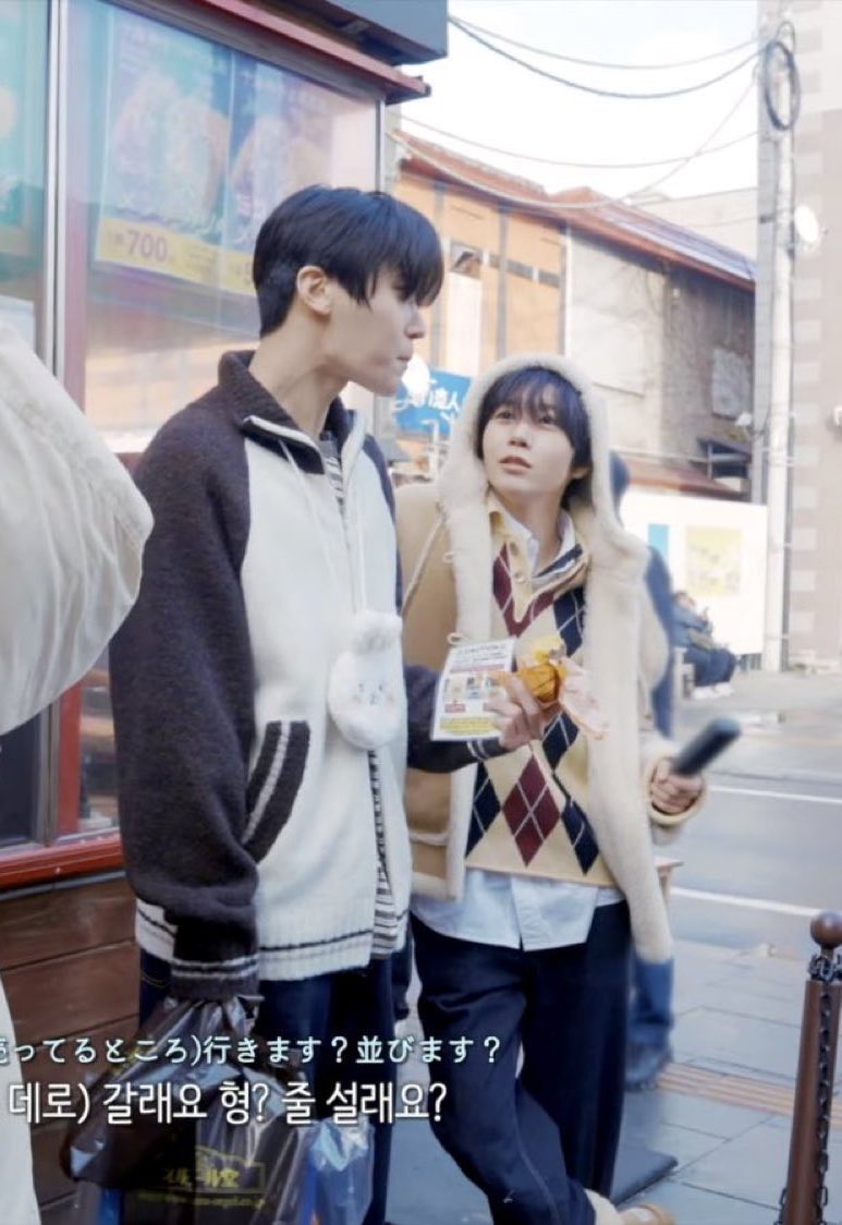 blur987's tweet photo. @foonnta @bucanny0 다들 제 뒤로 줄스세요 제가 1번입니다 https://t.co/jQ88FVx3Wl