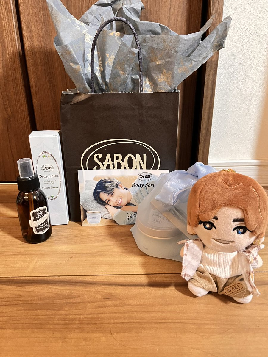 st_j6_520's tweet photo. 今日は予定が済んだ後SABONへ💙
SABONって元々店内可愛いのに、じゅりくんがいてなんとも幸せな気持ち♡

独身以来に買ったSABONにワクワク♡
試させてもらった後にデリケートジャスミンに決めてきたよ👍
ファブリックミストが何気に1番使うの楽しみ☝️ https://t.co/SCIar4W6np