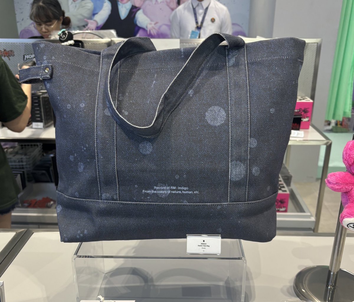 kimkwonsells's tweet photo. wts • bts ph onhand ready to ship

ꔛ RM Indigo Tote Bag
ꔛ never used still in original packaging
ꔛ bought in Weverse during 2nd PO
₱4000

*pic not mine; reference only when it was sold here in mnl for 5300 🥹 

𖥻 jin yoongi hobi jhope jimin taehyung jungkook pc album merch https://t.co/To4kpiIre9