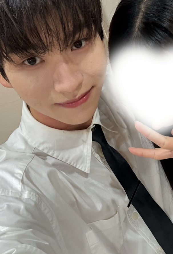 7es19__'s tweet photo. 언니 따라가서 전남친 닮은 사람 만날 확률은?
ㄴ☛ 0.0001%?
진짜 저랑 사겼다가 신분세탁하셨죠.
어쩜 이래? https://t.co/PGCU4j9QiI