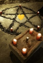 Sloth_0_0's tweet photo. Whenever yellow heart spams in live chat
That team will get blank ingame and forgets how to play and the player masculinity will be compromised🕸️ https://t.co/bUPTSMIvQt