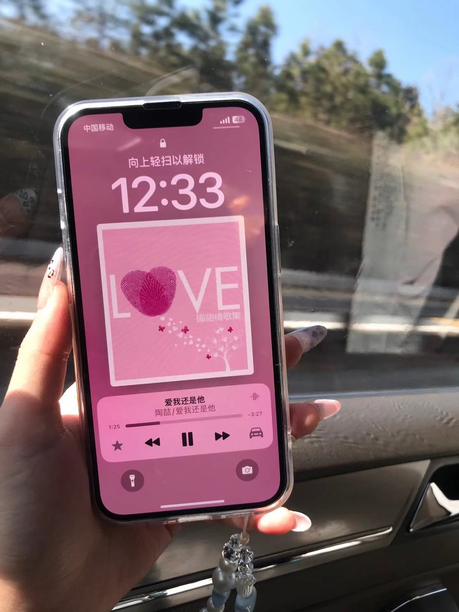 benjaminlewis2's tweet photo. Just putting on my favorite playlist and letting the music wrap around me like a warm blanket—perfect way to turn a boring Tuesday into something magical https://t.co/WXYlmePD3D