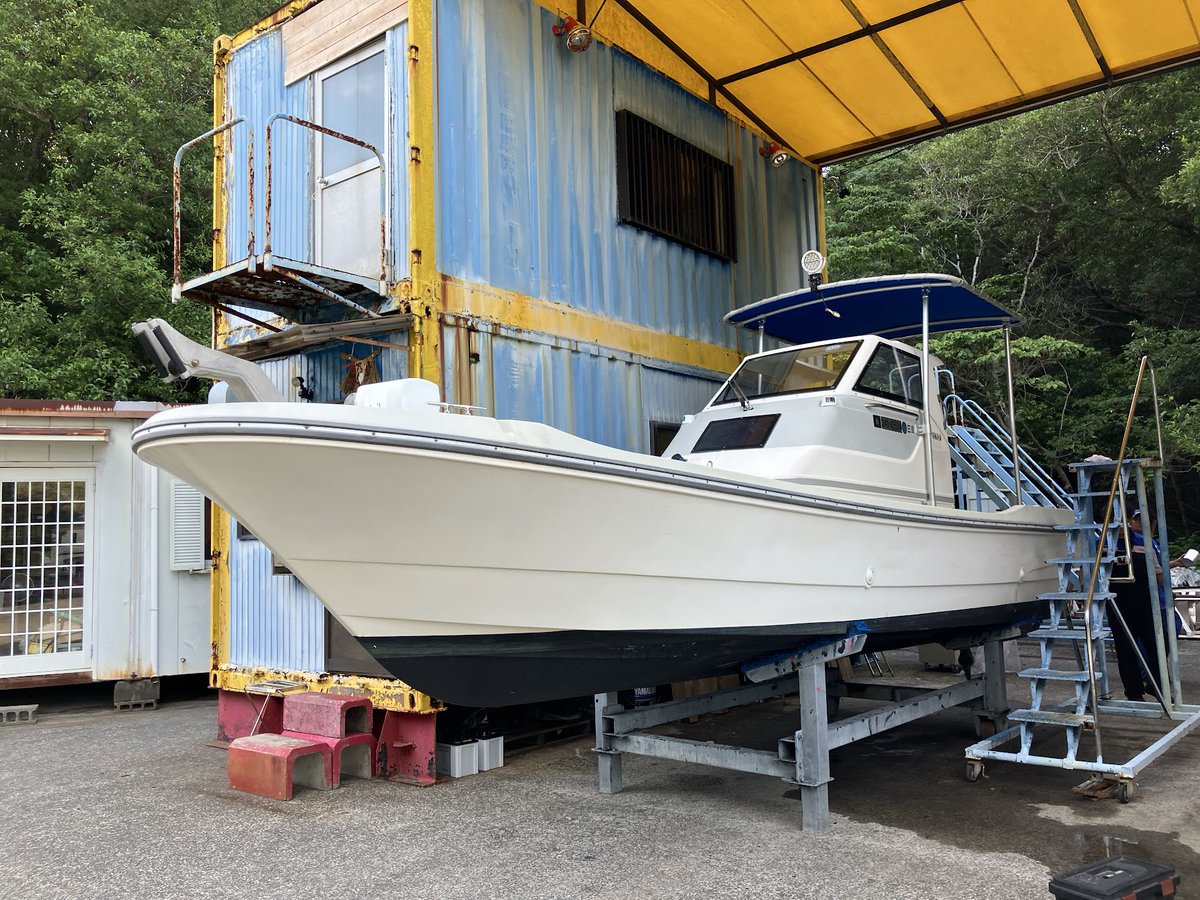 daiichimarine's tweet photo. 今日の最後はダイイチNEMUResortサービスセンター
に来ています！
作業出張用の業務艇を整備されていましたー！

#業務　
#作業　
#出張　
#ボート　
#船 https://t.co/NJgahYdBUT