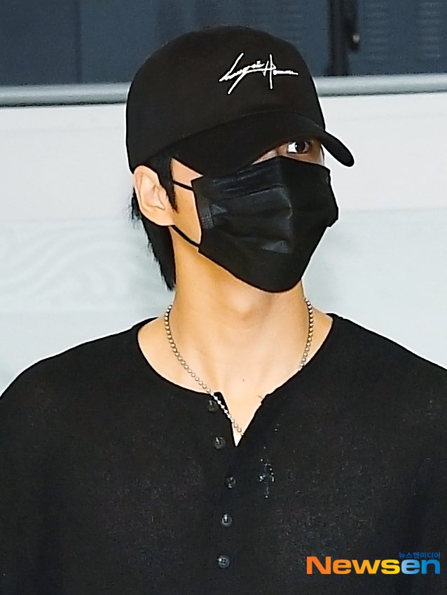 _SeonghwaWorld_'s tweet photo. 🗞️ 20260808 - #SEONGHWA #성화 arrival at Gimpo Airport after the Fanmeeting and promotional activities in Japan.

Naver articles:
→https://t.co/VzgpdbUDN8
→https://t.co/0GGfyrUtnX
→https://t.co/wNl4Ch8ak5 https://t.co/4YUrj2kjcD