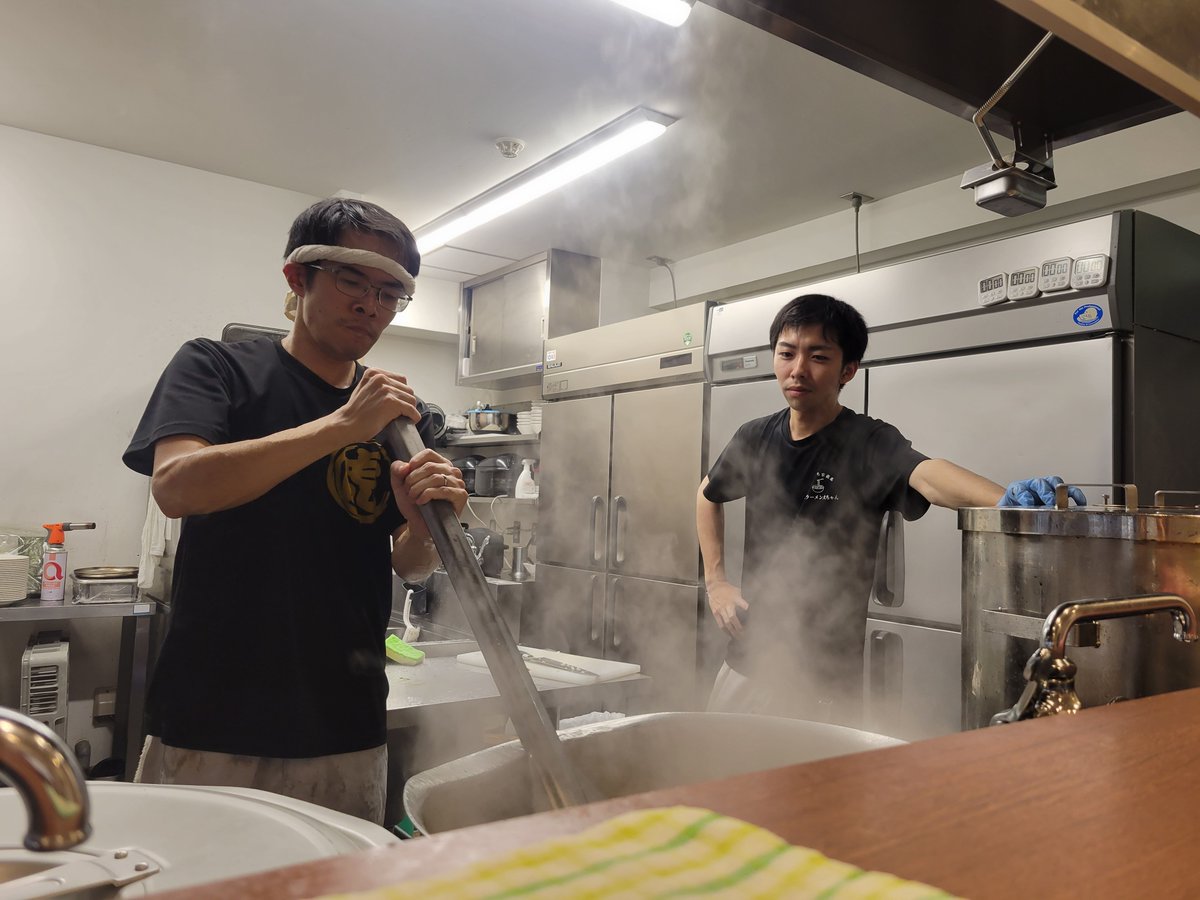 iekei_daichan's tweet photo. 18時より鶏モモチャーシューです🐔🍖
明日は朝からつけ麺🍜✨

本日も20時までです！
よろしくお願いいたします🙇‍♀️ https://t.co/1vI1kGGPN8