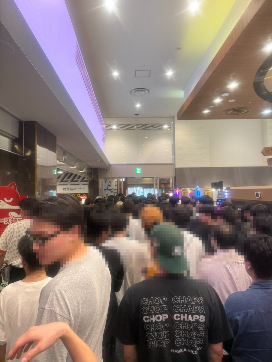 parlourful's tweet photo. 瀬戸環奈さんがマルハン仙台苦竹店に行った結果…
ファン対応に500人の列が出来る

https://t.co/2zkbFhHwCu https://t.co/bZGL6nc2fY