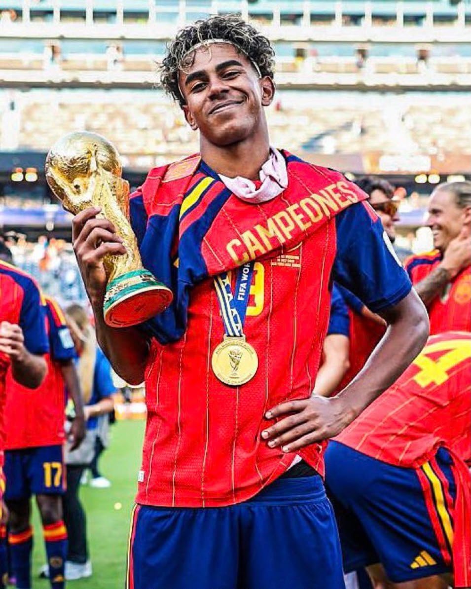 fcb_dexx's tweet photo. Another player added to the comparison list😭 https://t.co/Hb2r9tdcN4