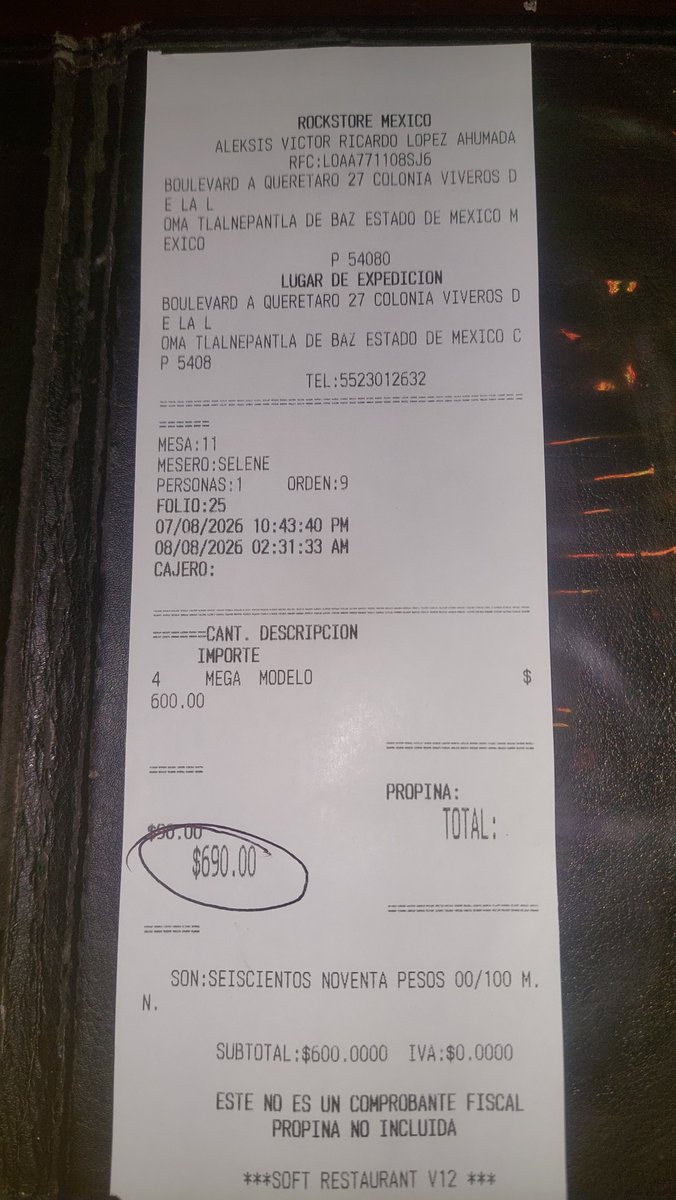 roydarosa's tweet photo. En @ROCKSTORE Satélite me están agregando la propina obligatoria en mi cuenta. No es que no tenga para pagarla, pero por qué a huevo? https://t.co/f3XIOso8GG