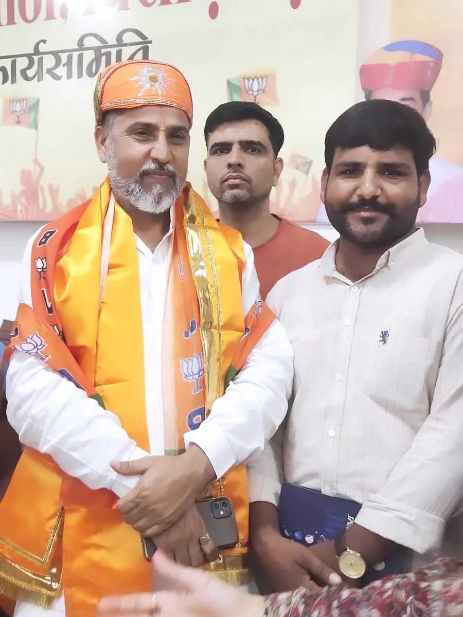 PahalavanS's tweet photo. भाजपा, राजस्थान के प्रदेश उपाध्यक्ष व उदयपुर संभाग प्रभारी श्री नाहर सिंह जी जोधा को जन्मदिवस की हार्दिक बधाई एवं शुभकामनाएं।

प्रभु श्री राम से आपके उत्तम स्वास्थ्य, दीर्घायु एवं मंगलमय जीवन की प्रार्थना करता हूं।

@naharsinghjodha @JodhaNahar https://t.co/0nBN8zHmXr