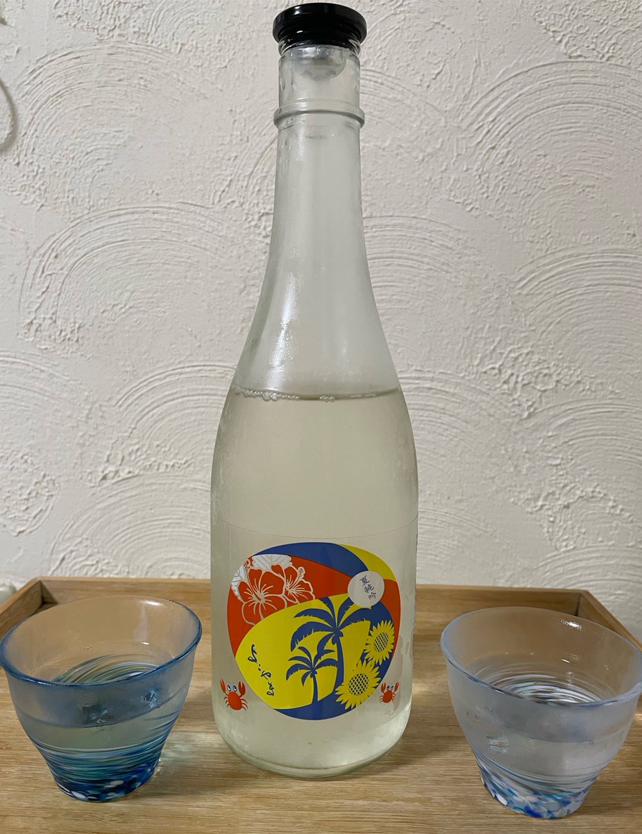 umizukimameta's tweet photo. 夏純吟よこやま（夏季限定）
長崎県重家酒造🍶スッキリでフルーティーです😋SALUMERIA69の生ハムサラミの盛り合わせと一緒に美味しいすぎる😋
#日本酒　#生ハム https://t.co/v4kf3ZB5Mv