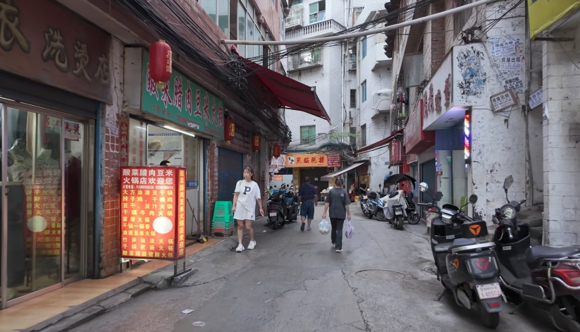 InfraholicR's tweet photo. This is China behind those skyscrapers.

But as Indian the thing to notice is not a single piece of trash https://t.co/2sJZ4ZHJ9z