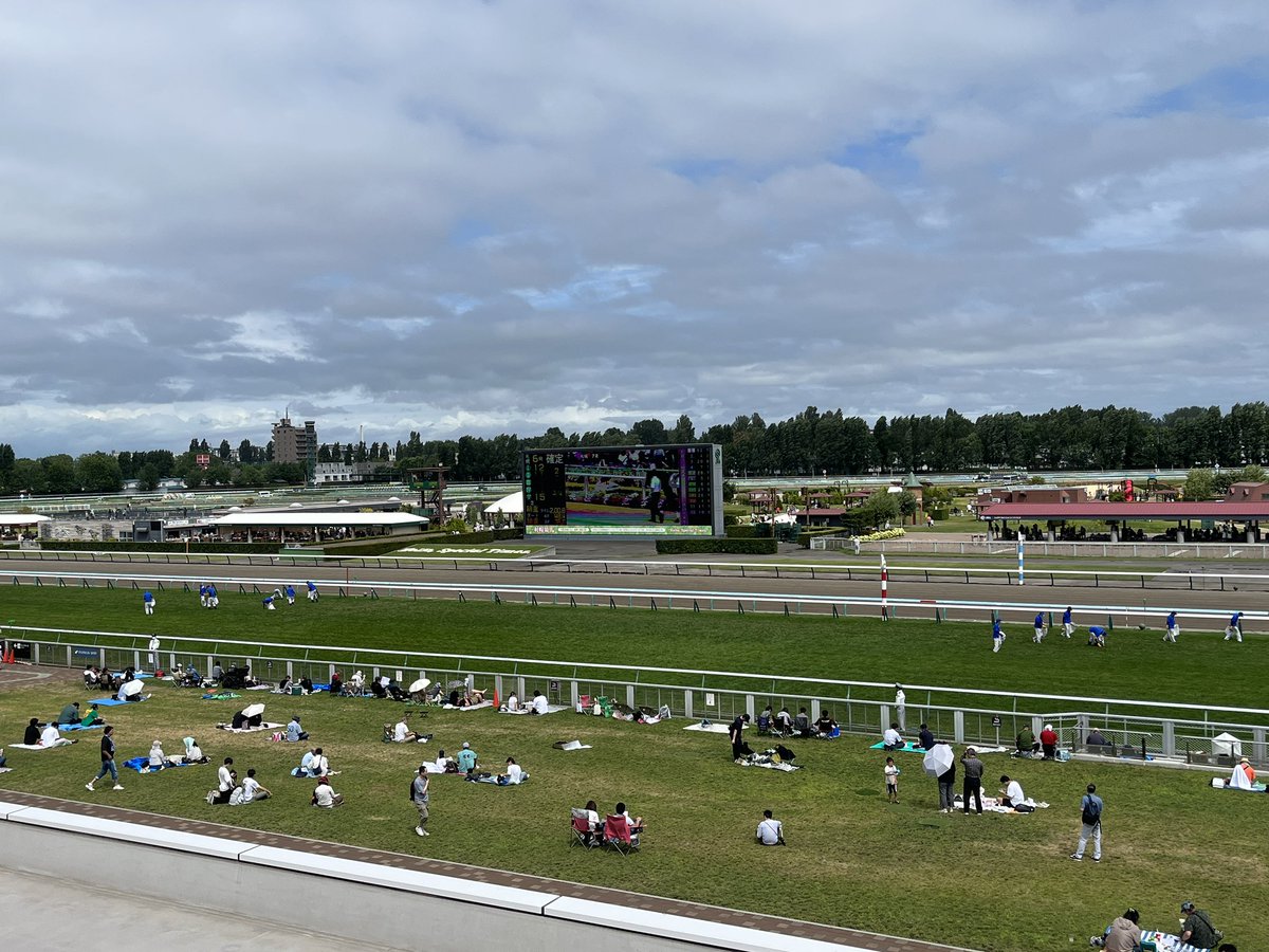 anekoneko's tweet photo. 競馬場行ってきたー楽しかった！
掛け金の元はとった。がんばれ馬券楽しい https://t.co/KDFXn4tueh