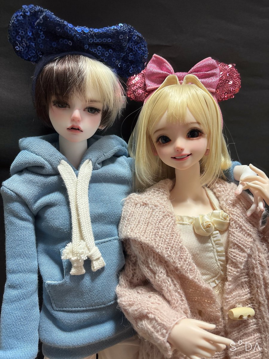dool2026's tweet photo. 愛可『ママ〜、彼とランドに来てるよ!』
狼『……。』
愛可『狼くんって言うんだよ』
愛可『狼くんが送ってくれるから24時まで
に帰るからね〜』
あぁぁぁぁっ
私の愛可ちゃんに彼氏が!!
#AsleepEidolon
#昕奈
#CharmDoll
#Arja https://t.co/7zxfh5mTKe