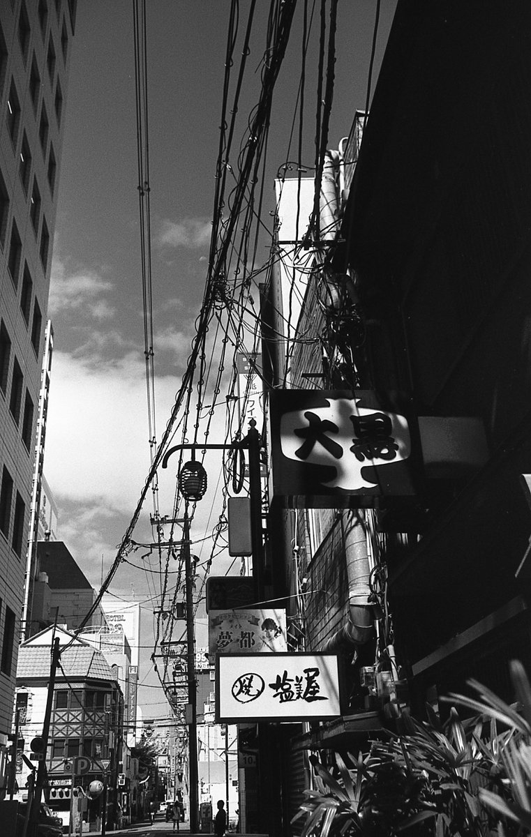KkmmmGurkha's tweet photo. 隙間の空
Canon T90 (TANK)
New FD 24-35mm F3.5L
FOMAPAN 100
COMPARD R09One shot(Rodinal)22°9分
#自家現像 #写真 #photography #フィルム #LABBOX https://t.co/8fwxlk1P29