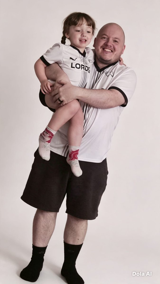 jayparkin90's tweet photo. My little princess 💕 #dcfc #dcfcfans #daddydaughter #therams #matchday https://t.co/NmC70jDNsz
