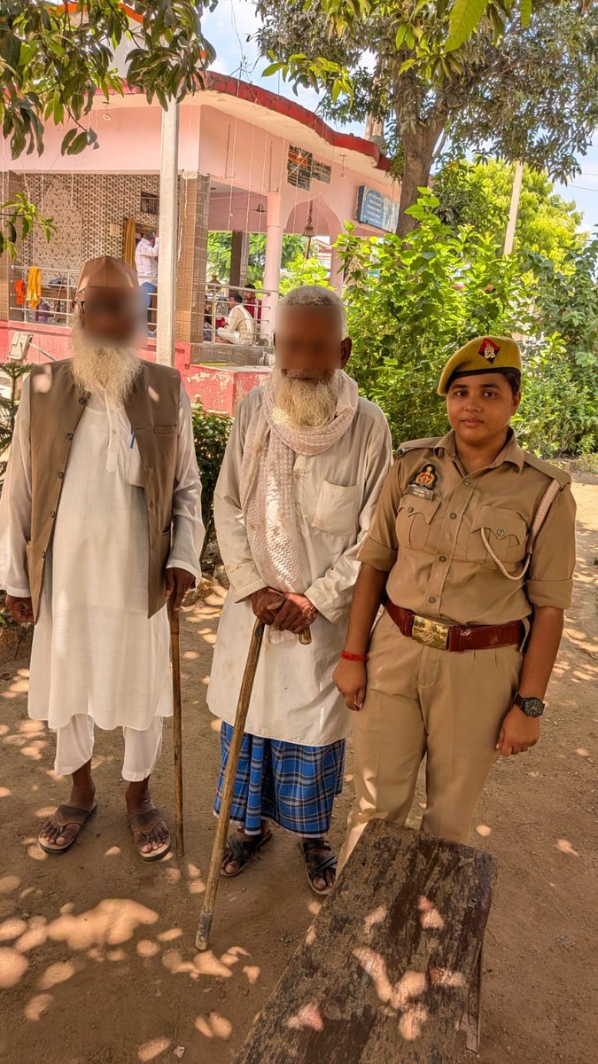 siddharthnagpol's tweet photo. #SSP_SDR के निर्देशन मे कम्युनिटी पुलिसिंग अभियान के तहत थाना गोल्हौरा कम्युनिटी पुलिसिंग टीम द्वारा थानाक्षेत्र के ग्राम–महुआ कला में वरिष्ठ नागरिको, दिव्यांगजन के साथ जनसंवाद एवं गोष्ठी का आयोजन किया गया। 
#UPPolice 
#CommunityPolicing https://t.co/wyB56qqcUG