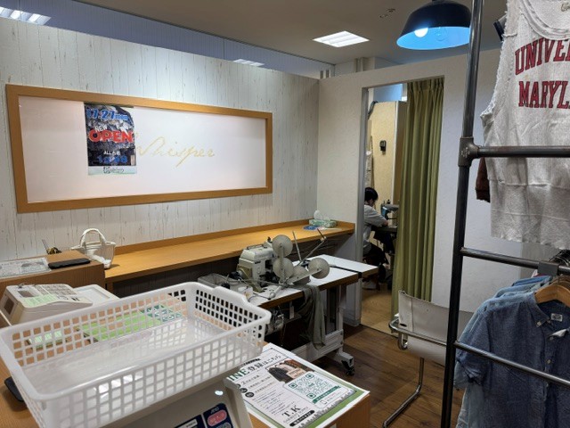 PARIO_CiTY's tweet photo. パリオ2Fに古着屋さんがオープンしましたよ😊
こちら『T.K GARMENT SUPPLY』ではALL古着「1グラム：８円」にて販売中❣
在庫は潤沢に用意してございますのでどんどん補充されます‼️
また、工房ではリペア＆リメイクも承っております❤️
どうぞお気軽にお越しくださいませ🎵
#パリオ #古着 #リメイク https://t.co/PdLwrgO3w2