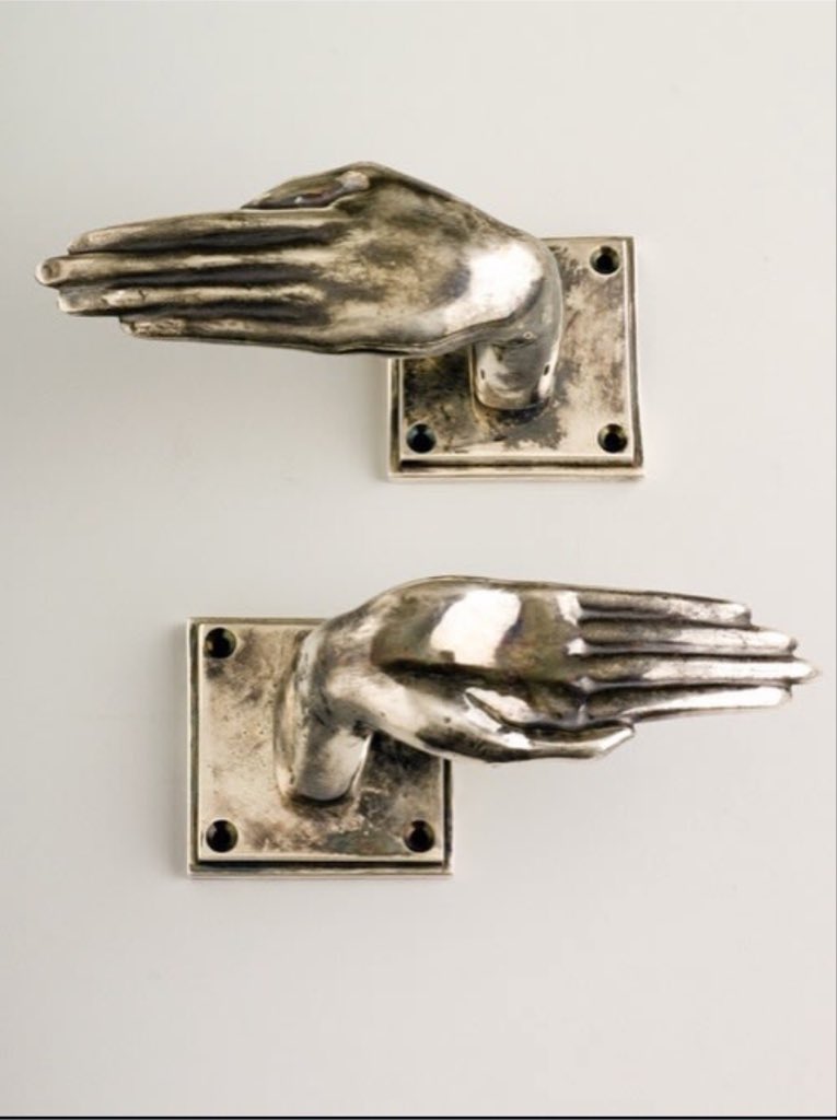Theduragcoolkid's tweet photo. the subtle art of a door handle https://t.co/nQfqPxkl9s