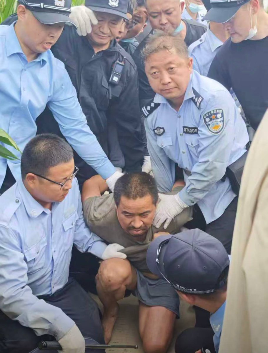 whyyoutouzhele's tweet photo. 8月8日，河南西平重大刑案嫌疑人被抓获。网传地点在漯河市源汇区半坡朱村附近。 https://t.co/UmULpMIab8