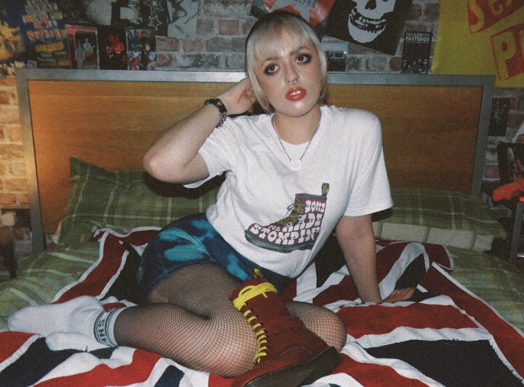 OxbloodClothing's tweet photo. Boots made for stompin. Yellow stitching, old soul. ๐ธ @deadbeatd0lly
#OxbloodClothing #drmartens1460 #docsandsocks #punkgirlstyle #skinheadgirls #yellowstitching #bootsandbraces https://t.co/bBg0bsVPT7
