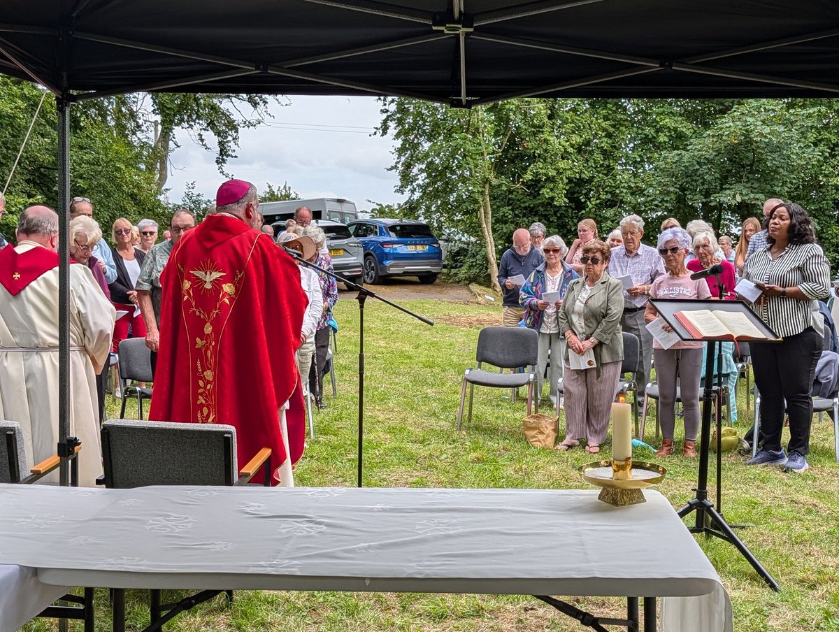 rcdgalloway's tweet photo. On Sunday, faithful from across St Joseph's Deanery (East Ayrshire) joined Bishop Frank and the priests of the Deanery for the Annual Pilgrimage to the Birnieknowe. Read more about the history of the Birnieknowe in the Ninian edition of the Galloway Diocese News. https://t.co/HsfG8Zq52D