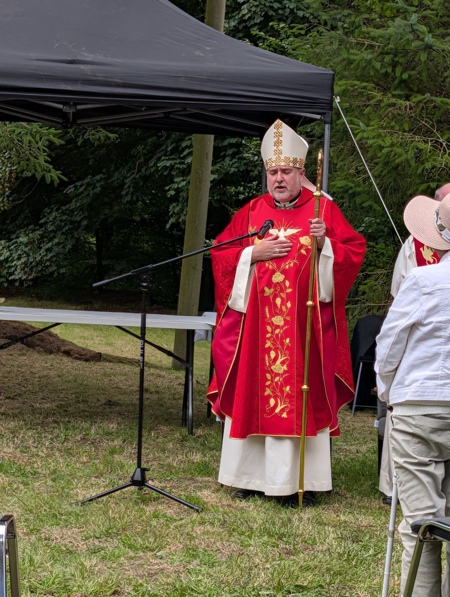 rcdgalloway's tweet photo. On Sunday, faithful from across St Joseph's Deanery (East Ayrshire) joined Bishop Frank and the priests of the Deanery for the Annual Pilgrimage to the Birnieknowe. Read more about the history of the Birnieknowe in the Ninian edition of the Galloway Diocese News. https://t.co/HsfG8Zq52D