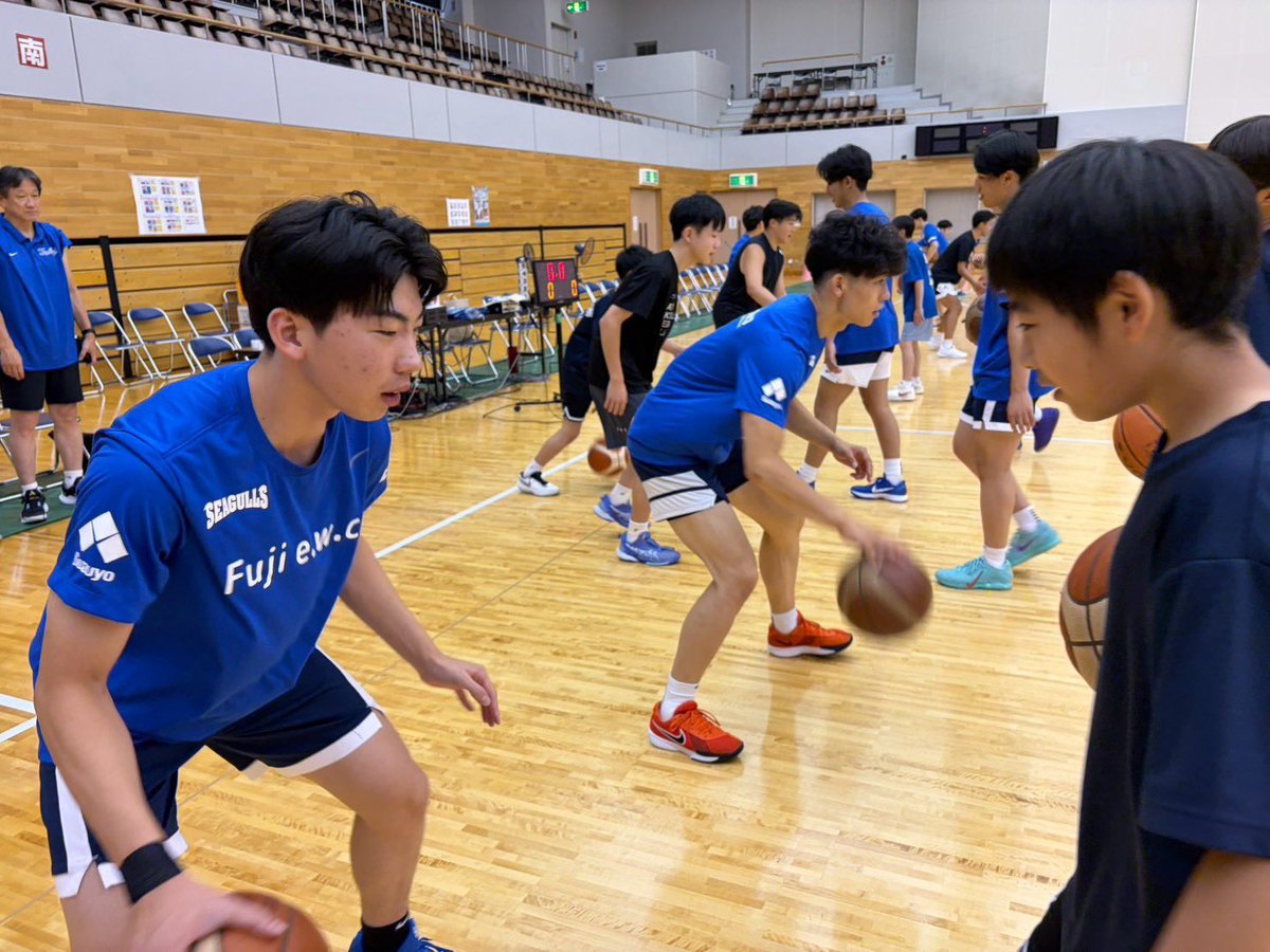 TOKAI_SEAGULLS_'s tweet photo. 本日、Bチームは秋田県能代市の中学生を対象としたクリニックを行いました。
ご参加いただいた皆さんありがとうございました！

明日から第13回バスケットボールキャラバンサマーリーグin能代に参加いたします。
さらなるレベルアップを目指して頑張ります！

#TokaiSEAGULLS https://t.co/y2x7iYgJjP