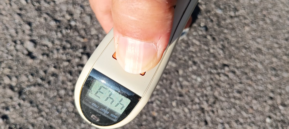 LR1500's tweet photo. 5時20分頃の路面温度。
44.3℃

わんこのお散歩に行けません。 https://t.co/CK8k4GBQfS