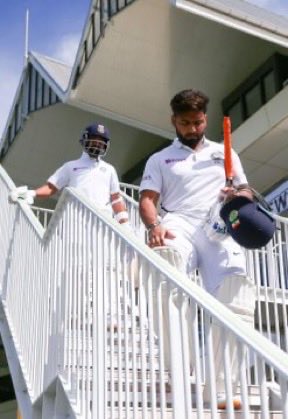 Utkarsh51801165's tweet photo. Why no Rishabh Pant at 4, 5 or even at 6 is he injured or the next target of Gautam Gambhir ?
#Rishabhpant #RP17 #Test #IndvsSl #SLVSIND #Rishabhpant #SLVSIND #Shubhmangill #SLXI https://t.co/Y69X3OFCw9