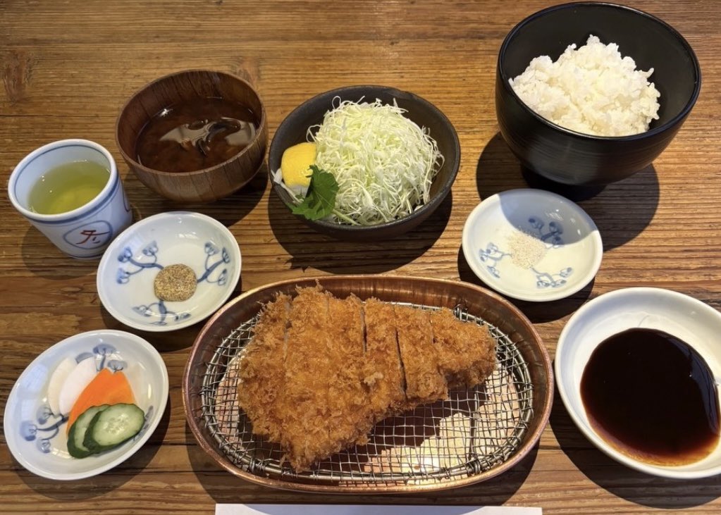 Larisa_moge01's tweet photo. トンカツ👧🥩 https://t.co/MKoSqlDlh0
