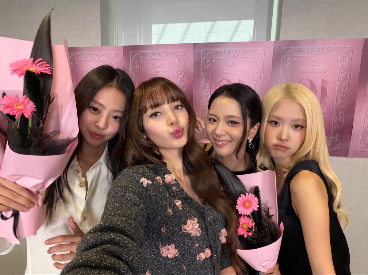 roseannepics's tweet photo. BLACKPINK https://t.co/8CRH2IDtpU