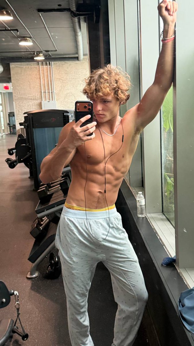 DominantJackOF's tweet photo. Finished my workout and feeling a little too confident today 😈 RT if you like what you see. https://t.co/BhHH6f9QNk