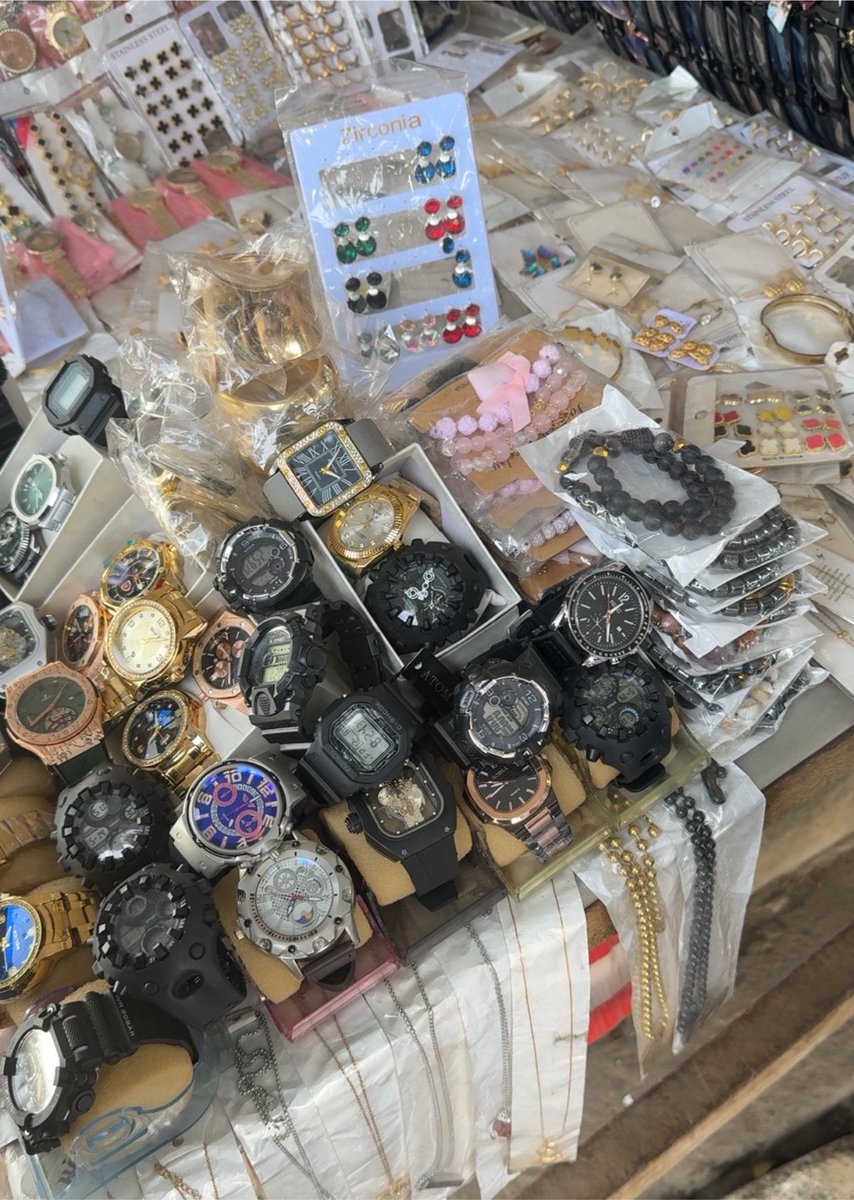 0xwale's tweet photo. this aboki de sell gshock for 15k 😂 https://t.co/lzE0azZNEk
