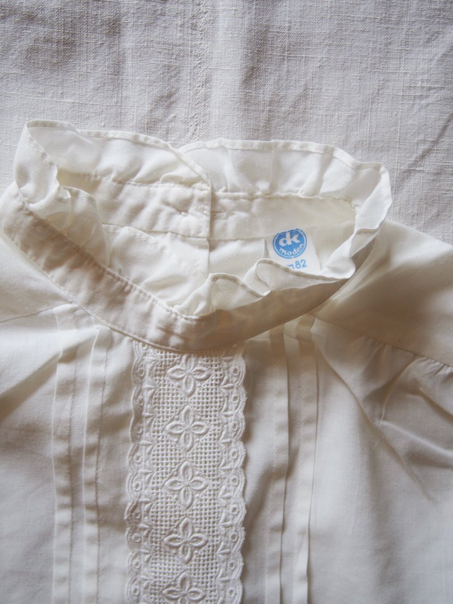 spacemoth_zoe's tweet photo. 🕊️
#fzarchives
旅立ったお気に入り
Euro vintage
cotton lace blouse
プリーツレース、フリルがあしらわれた襟元にフレンチスリーブ
涼しく、清楚な夏のホワイトブラウス
本日も19時までお待ちしています◯
#spacemoth
#fripierzoetrope https://t.co/TboYogyyBB